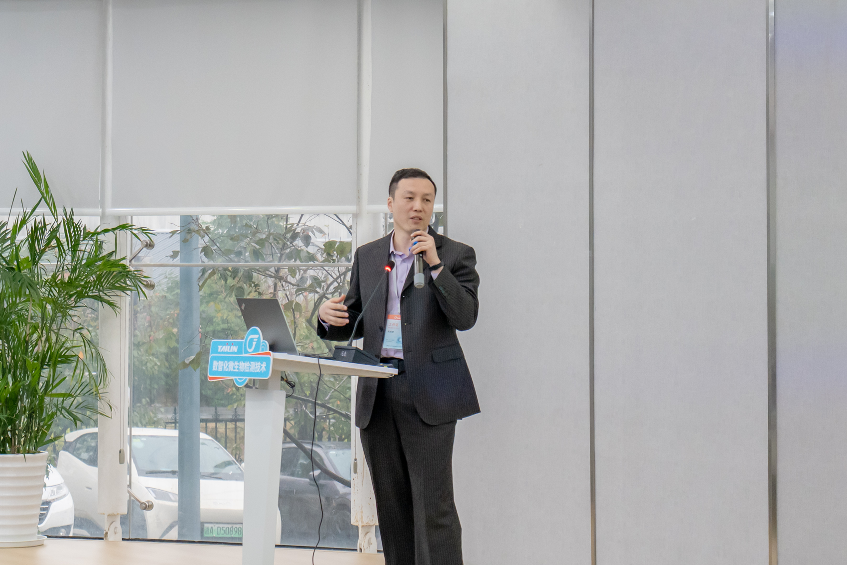 17627411216664798Om5.png P1094699.png